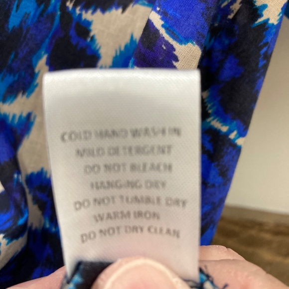 Olivaceous - Short Poof Sleeve Floral Top Sz S, M, Blue Tan Girly Offi… - Picture 11 of 14